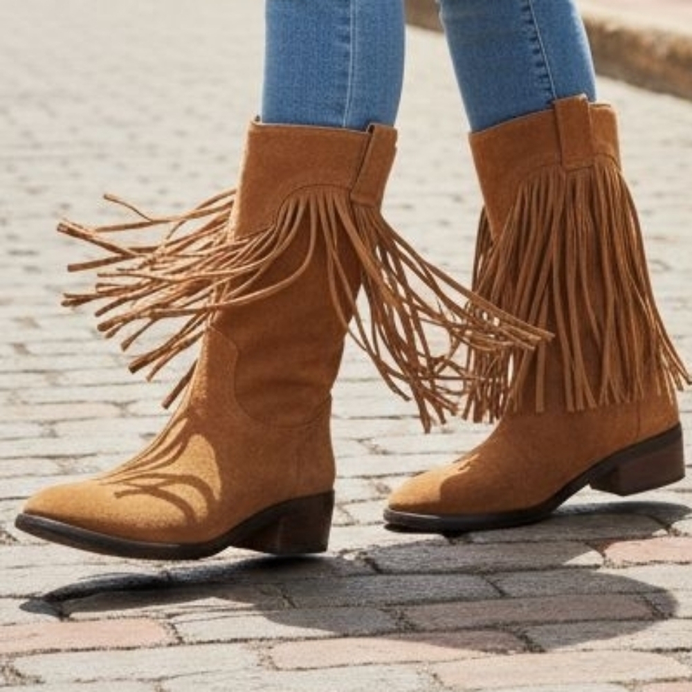 ✨️Fringe Tan Low Heel Boots!